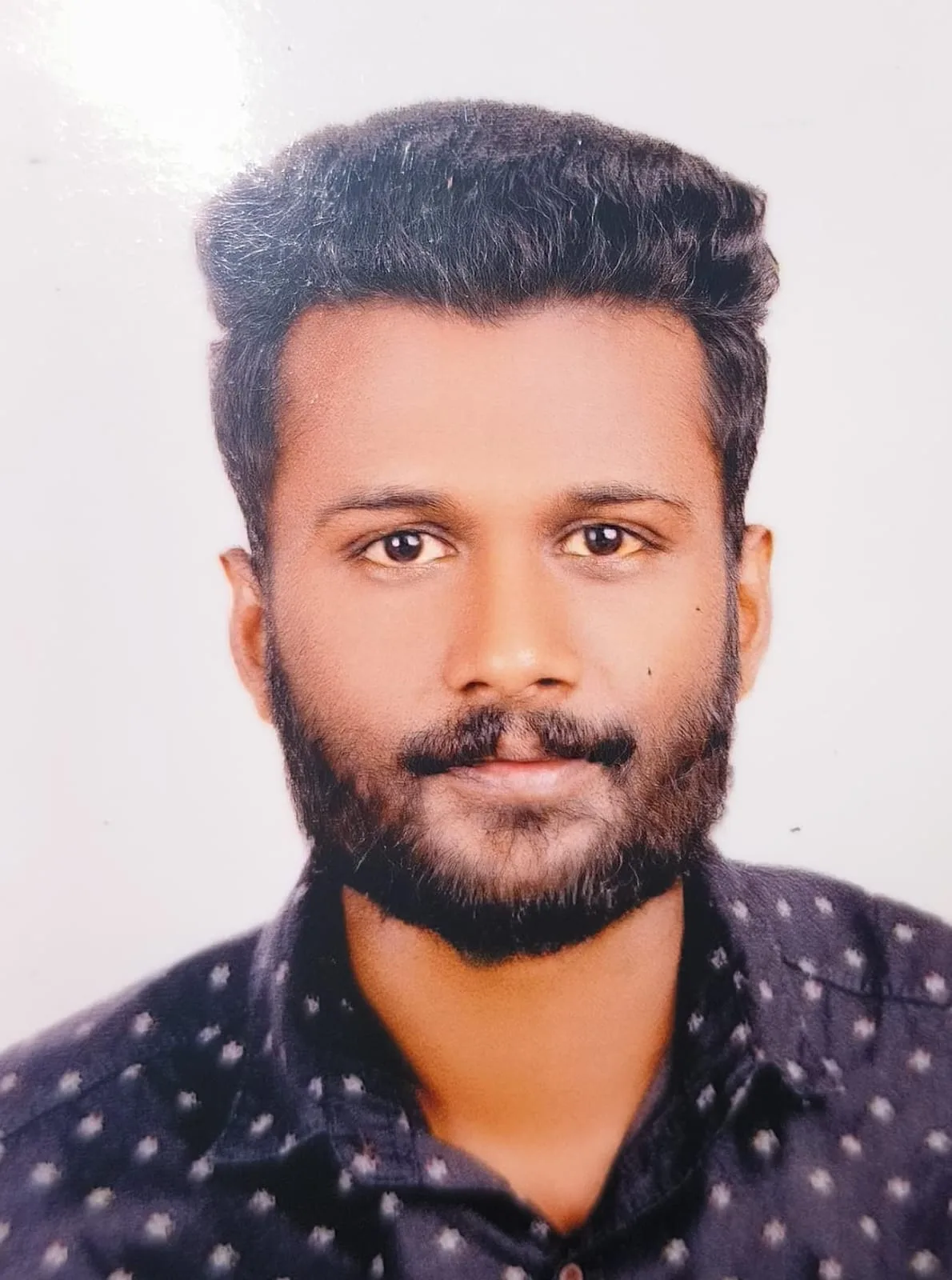 താഴത്തങ്ങാടി വെളുത്തേടത്ത് മാലിയിൽ  കിഷോർ പ്രസാദ് (30) നിര്യാതനായി